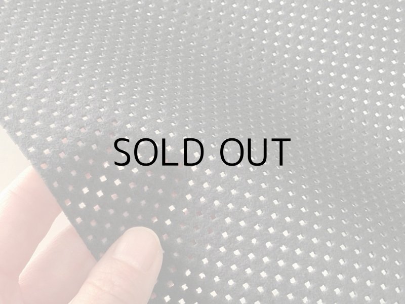 画像5: 【135cm×5M単位】最上級 スエード調生地 人工皮革 日本製 【黒 四角穴パンチング 貫通】[まとめ買い割引]（アウトレット） (5)