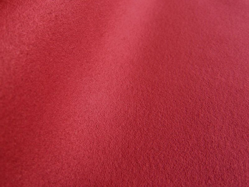 画像2: 【135×100cm】※難あり※最上級 スエード調生地 人工皮革 日本製 【赤（あかね）】（アウトレット） (2)