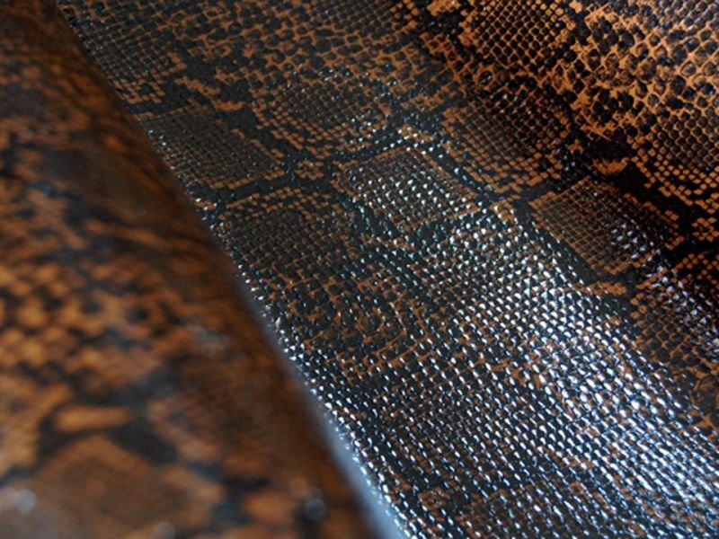 画像2: ヘビ革 合皮レザー生地【メタリックパイソン こげ茶】※廃番予定※ (2)