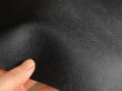 画像3: 軽量 人工皮革生地 エンボス【黒 やや厚手 巾100】（アウトレット） (3)