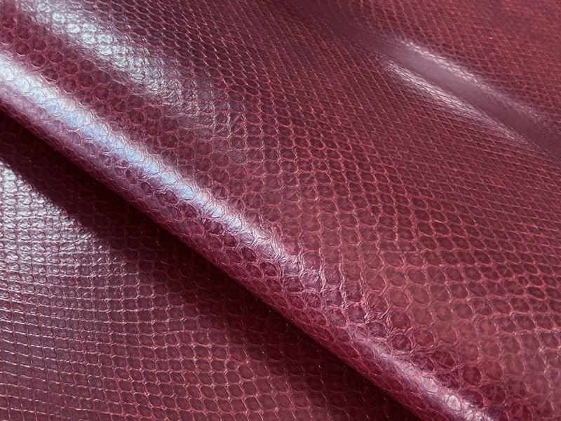 画像4: ヘビ革 合皮レザー生地【ベーシックスネーク ワインレッド】 (4)