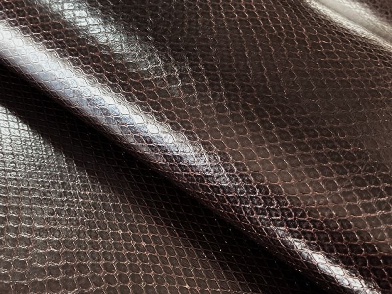画像4: ヘビ革 合皮レザー生地【ベーシックスネーク こげ茶】 (4)