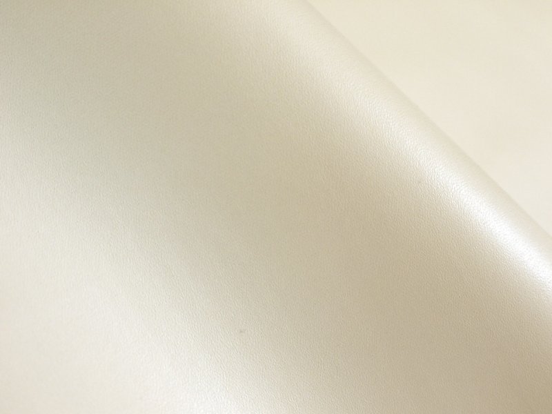 画像2: 合皮レザー生地【薄手 オフ白 ツヤなし】 (2)