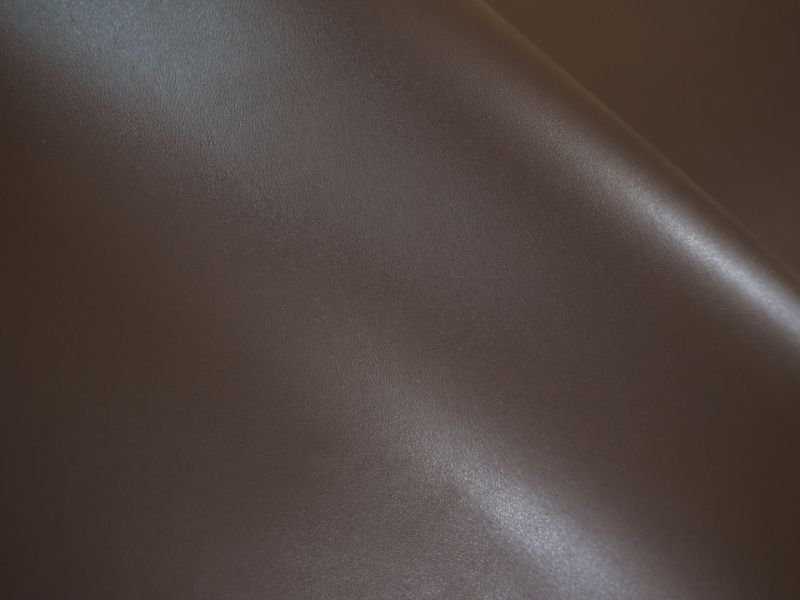 画像2: 貼るレザー（シールタイプ） 合皮生地【薄手 こげ茶 ツヤなし】 (2)