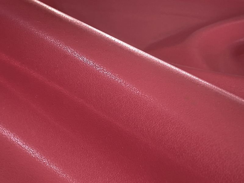 画像2: 合皮 ストレッチレザー生地【伸縮性大 衣料用 赤】 (2)