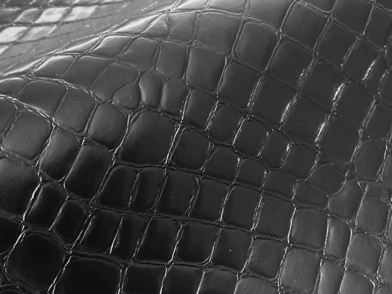 画像2: ワニ革 合皮レザー生地 難燃【大クロコダイル 黒 ツヤふつう】 (2)