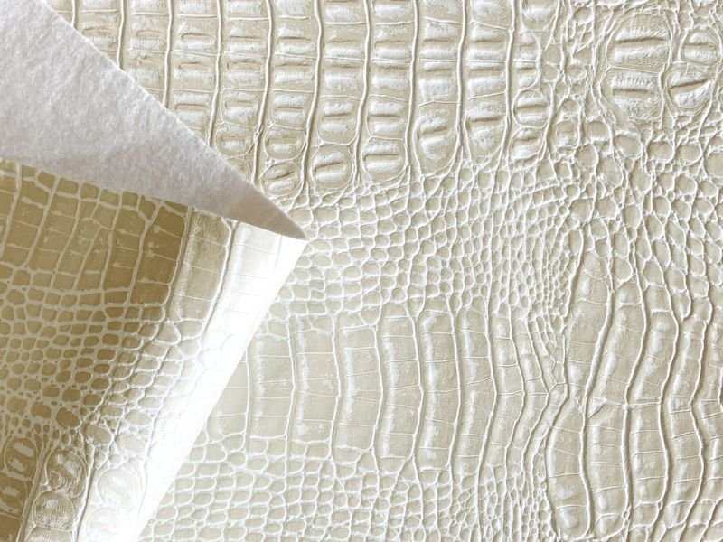 画像4: ワニ革 合皮レザー生地【リッチクロコダイル オフ白】 (4)