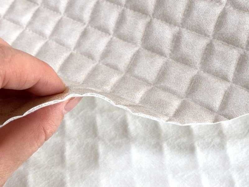 画像6: 合皮レザー生地 エンボス【光沢キルト調 ダイヤ柄 ベージュ】 (6)