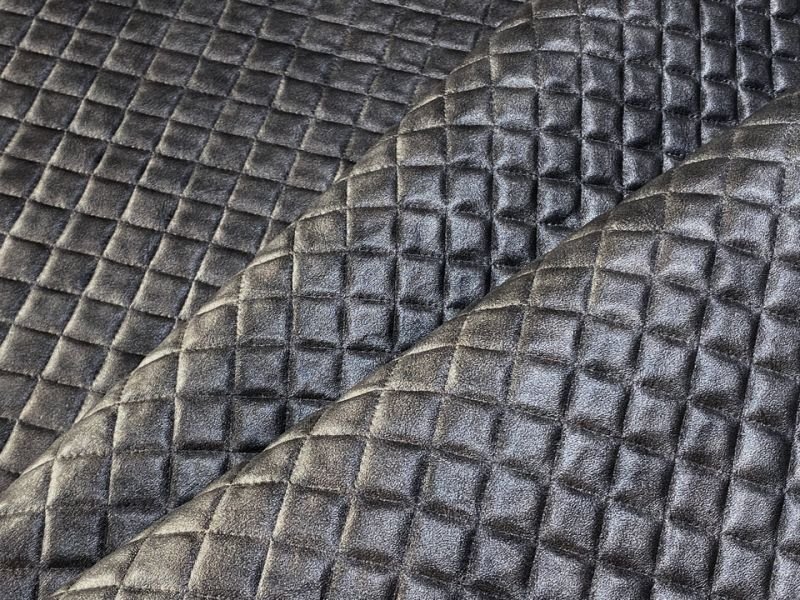 画像6: 合皮レザー生地 エンボス【光沢キルト調 ダイヤ柄 チャコール】 (6)