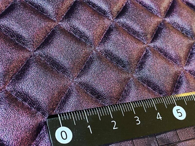 画像6: 合皮レザー生地 エンボス【光沢キルト調 ダイヤ柄 紫】 (6)