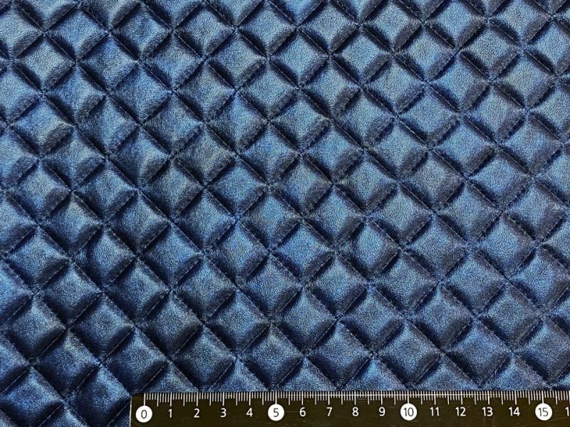 画像5: 合皮レザー生地 エンボス【光沢キルト調 ダイヤ柄 紺】 (5)