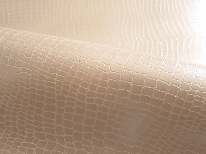 画像2: [最終在庫] 光沢ワニ革 合皮レザー生地【ベーシック パールベージュ】 (2)