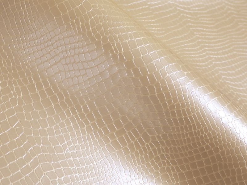 画像3: [最終在庫] 光沢ワニ革 合皮レザー生地【ベーシック パールベージュ】 (3)