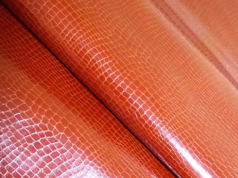 画像2: [最終在庫] 光沢ワニ革 合皮レザー生地【ベーシック チョコレート】 (2)