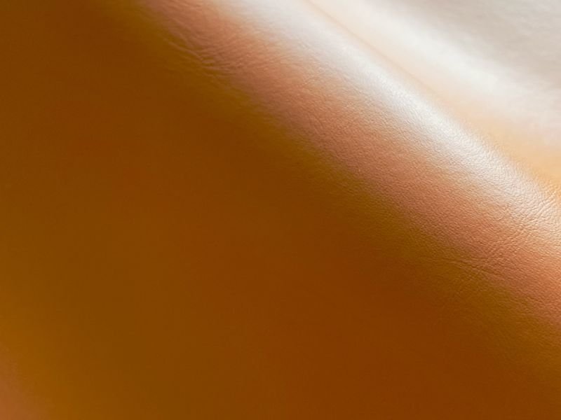 画像2: [巾122] 合皮レザー生地 難燃 耐光 無地【マット調ツヤなし 茶】 (2)