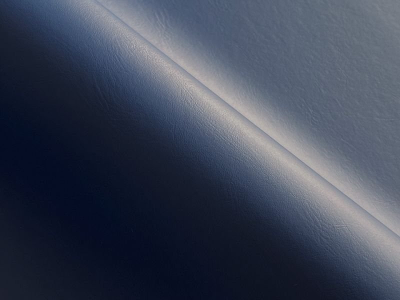 画像2: [巾122] 合皮レザー生地 難燃 耐光 無地【マット調ツヤなし 紺】 (2)