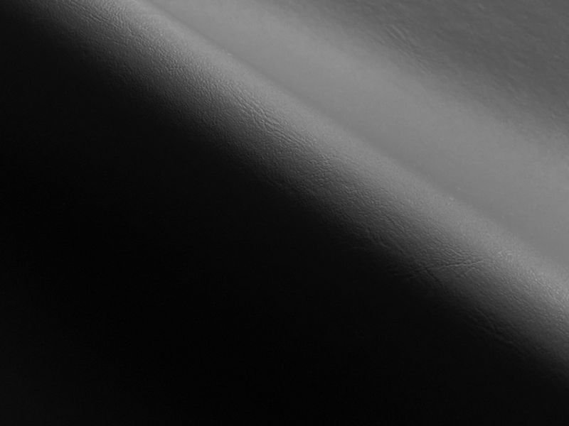 画像2: [巾122] 合皮レザー生地 難燃 耐光 無地【マット調ツヤなし 黒】 (2)