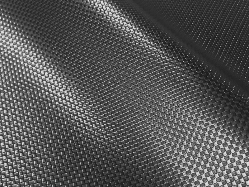 画像2: [巾60] 滑りにくい！ 合皮レザー生地 エンボス 難燃 伸縮【耐候性 細かい格子柄 黒】 (2)