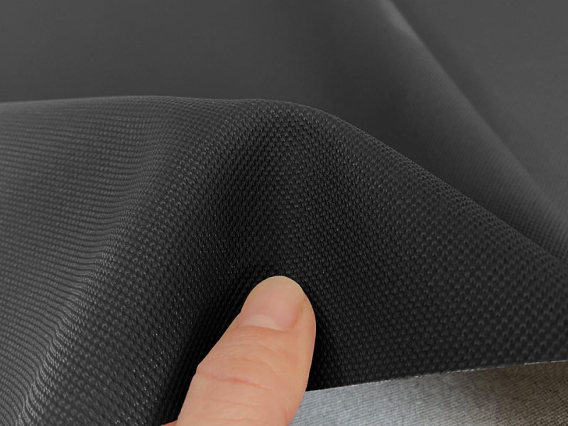 画像8: [巾122] ざらざら滑りにくい！ 合皮レザー生地 難燃 伸縮【耐候性 黒】 (8)