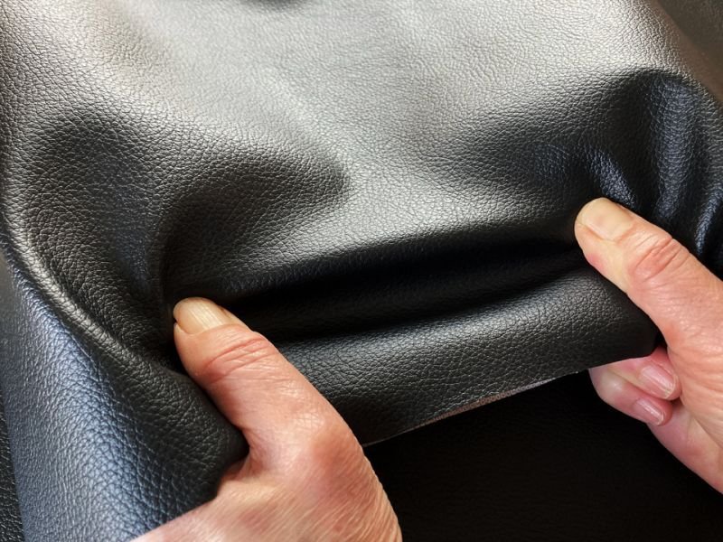 画像5: 【137×100cmカット生地】※難あり※【特価】合皮レザー生地【難燃 伸縮性 黒】 (5)