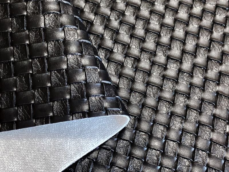 画像3: 合皮レザー生地 エンボス 難燃【広幅 メッシュ 編込模様 黒】 (3)