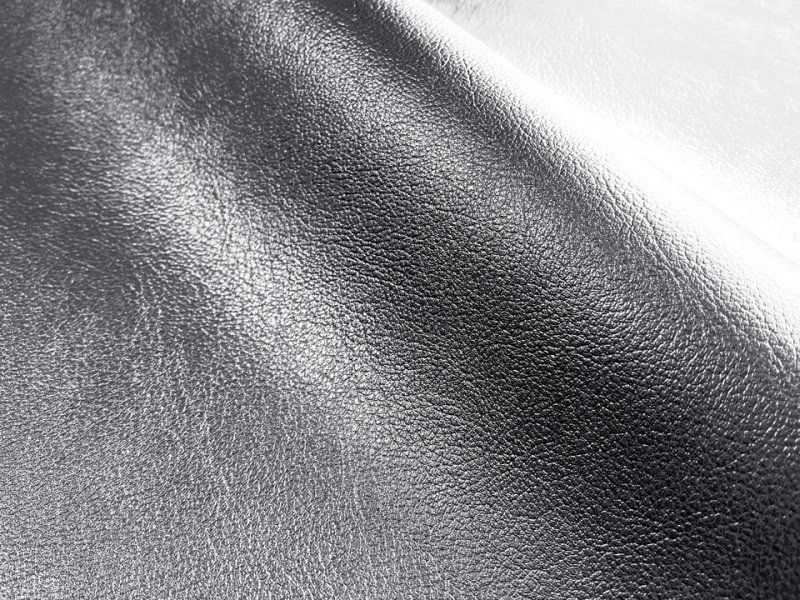 画像2: 合皮レザー生地 メタリック 金属光沢調 難燃【メタシルバー】 (2)