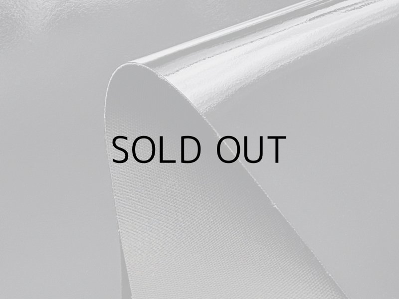 画像2: 合皮レザー生地 エナメル【黒】92×30cm (2)