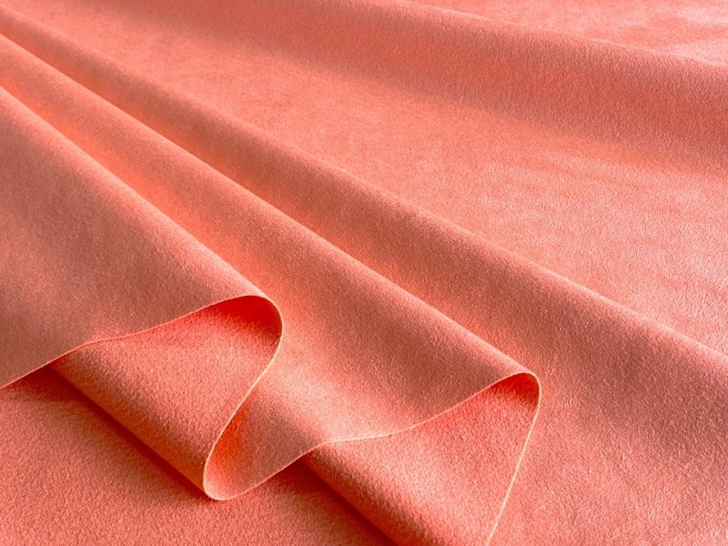 画像2: [送料無料メール便] 上級 スエード調生地 人工皮革 無地 日本製 【コーラルオレンジ 伸縮性 薄手 132×100cm】（アウトレット） (2)