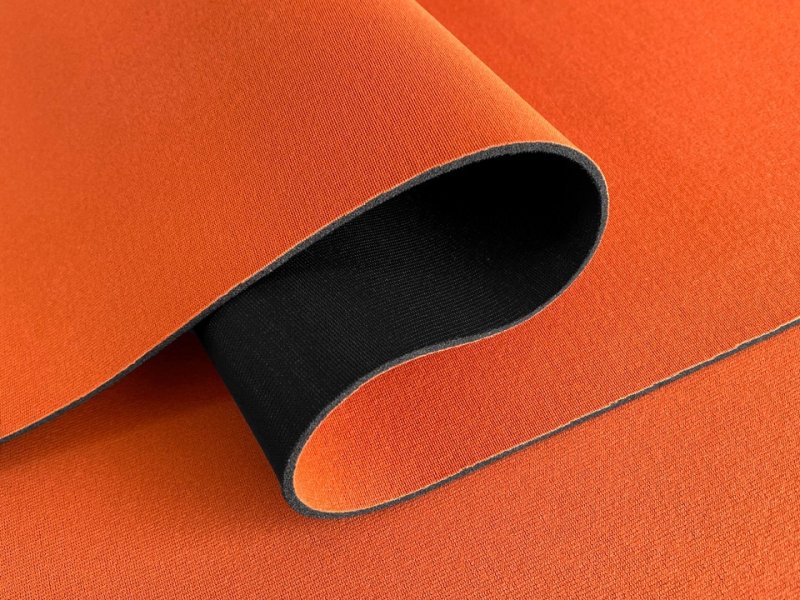 画像4: 【120×50cm単位】ウェットスーツ風 カラフル ウレタンシート 弾力 やや薄手 生地【オレンジ/黒】 (4)