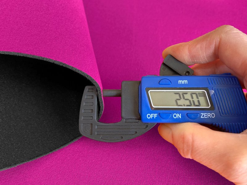 画像7: 【120×50cm単位】ウェットスーツ風 カラフル ウレタンシート 弾力 やや薄手 生地【ローズピンク/黒】 (7)