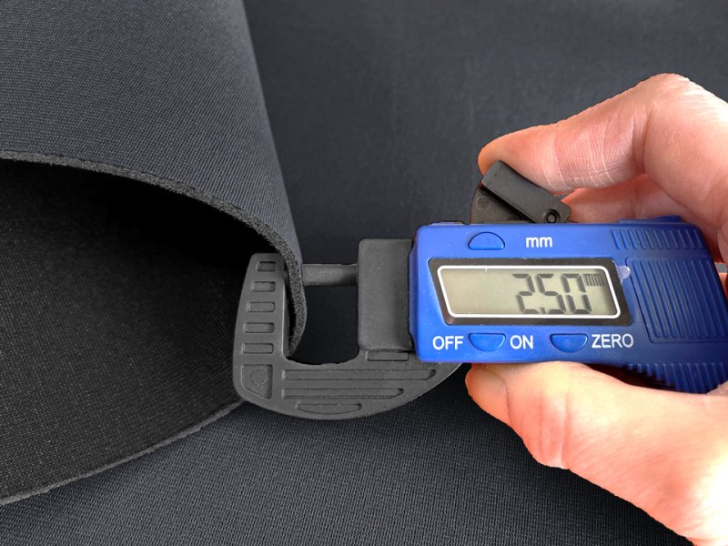 画像7: 【120×50cm単位】ウェットスーツ風 カラフル ウレタンシート 弾力 やや薄手 生地【グレー/黒】 (7)