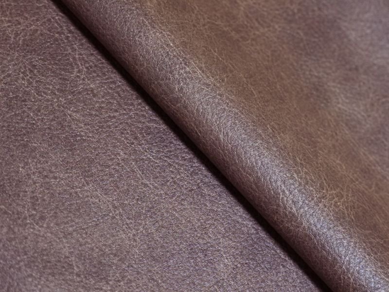 画像3: 合皮レザー生地  伸縮性【ヴィンテージ風 難燃 こげ茶】 (3)